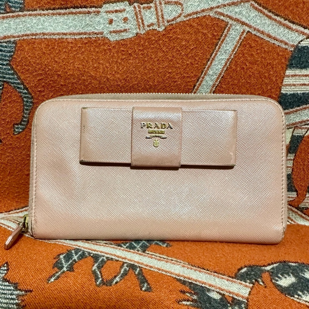 PRADA ❤️🌟BOW ZIPPY WALLET ⭐️
